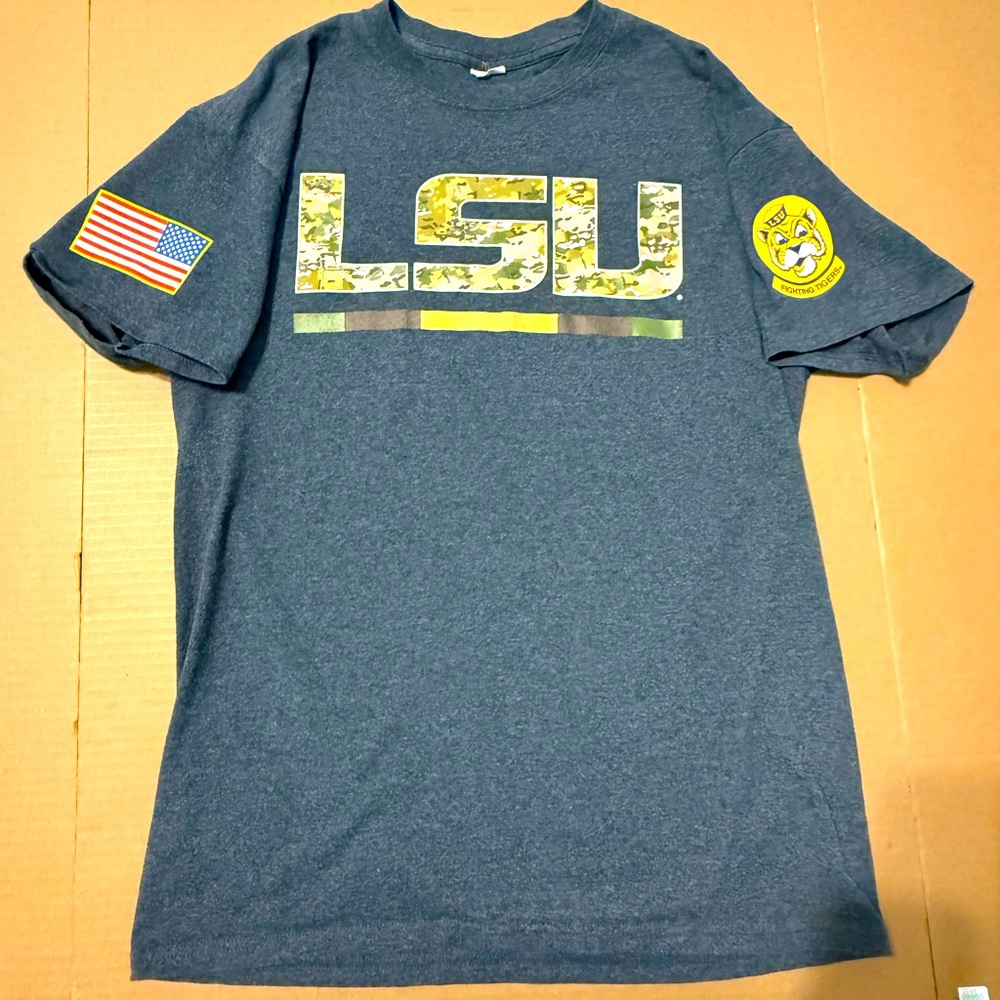 LSU Men's Camo & Gray Graphic T-Shirt
Size Medium